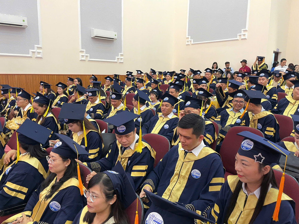 sinh viên năm cuối