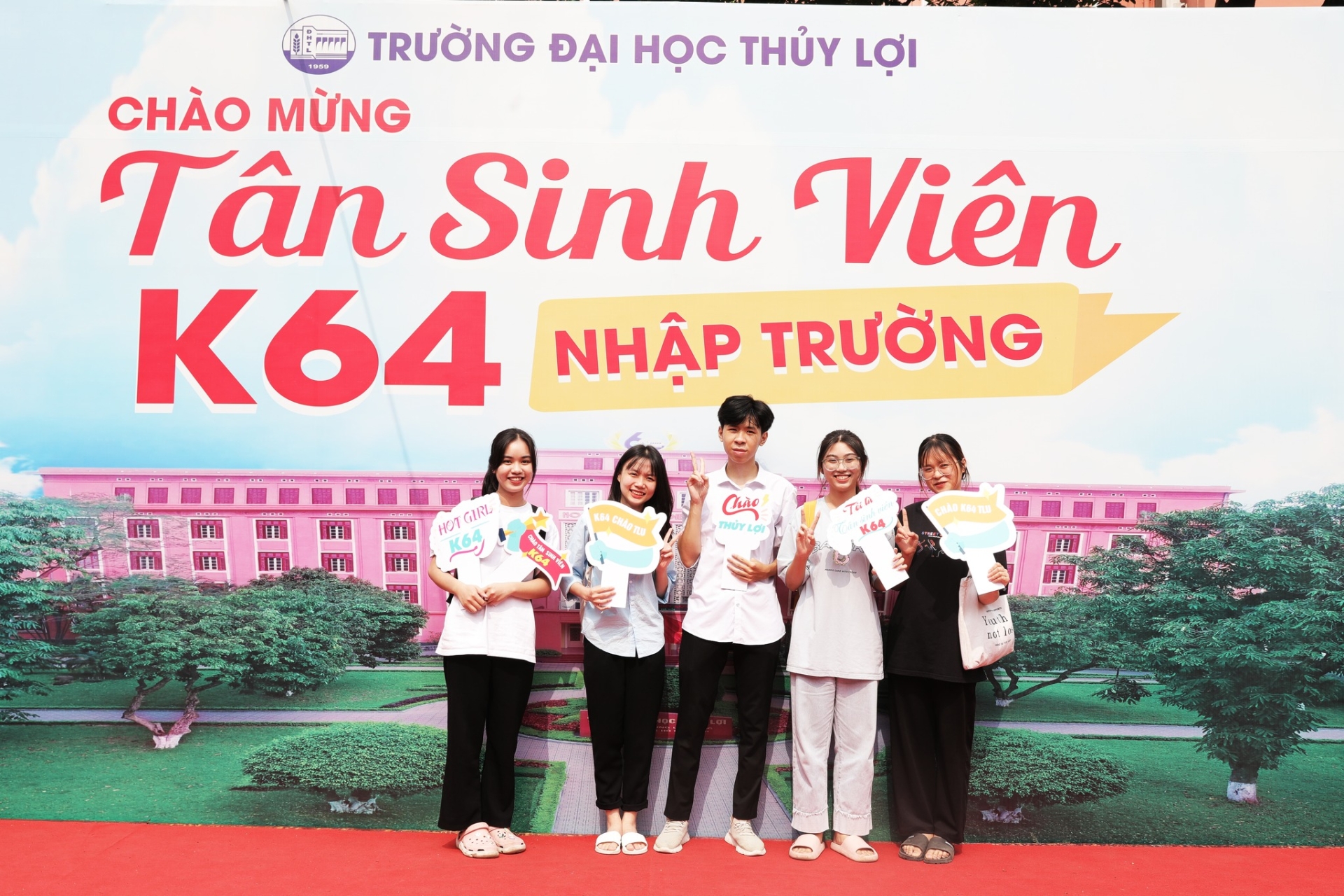 sinh viên TMĐT năm nhất