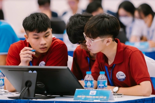 Sinh Viên Năm 2 Ngành Thương Mại Điện Tử Tại Trường Đại học Thủy Lợi (TLU)